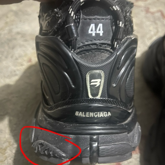 All black balenciaga runners
8/10 condition
dm for more questions 
new to this - Picture 4 of 6